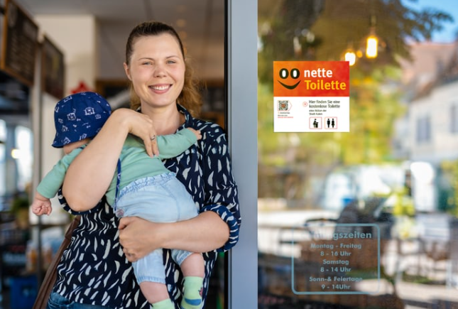 Bürger nutzen die Nette Toilette